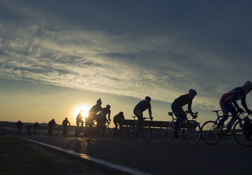 Persbericht-Cycling-Zandvoort-2014-testavond-april-Essay1